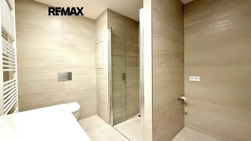 Pronájem bytu 1+kk, Praha - Hloubětín, Poděbradská, 45 m2