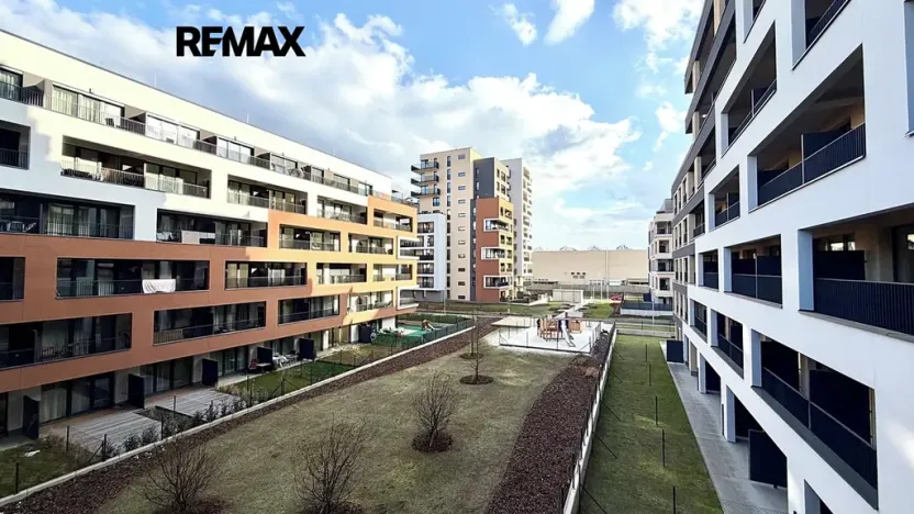 Pronájem bytu 1+kk, Praha - Hloubětín, Poděbradská, 45 m2