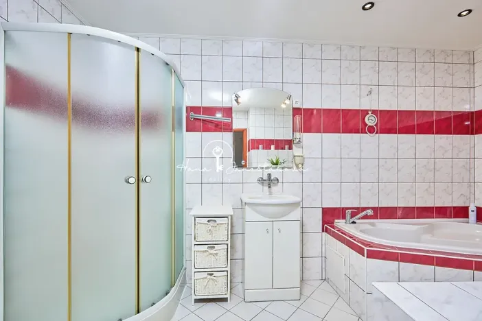 Prodej rodinného domu, Pištín, 231 m2