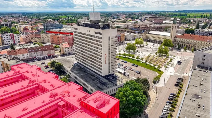 Pronájem restaurace, Hradec Králové, Kollárova, 444 m2