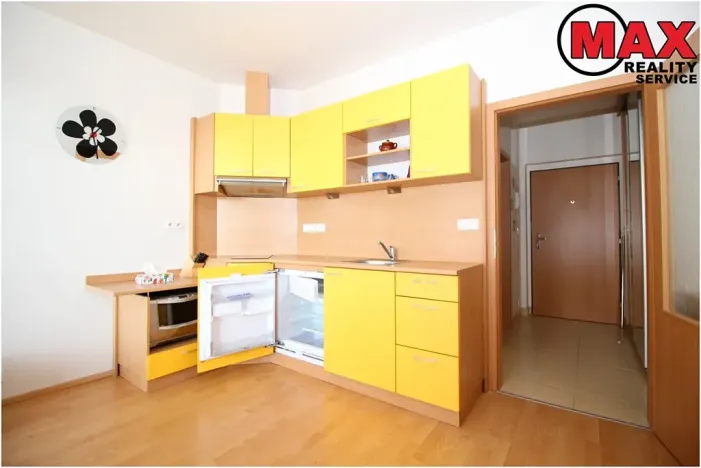 Pronájem bytu 1+kk, Praha - Hloubětín, Nepelova, 35 m2