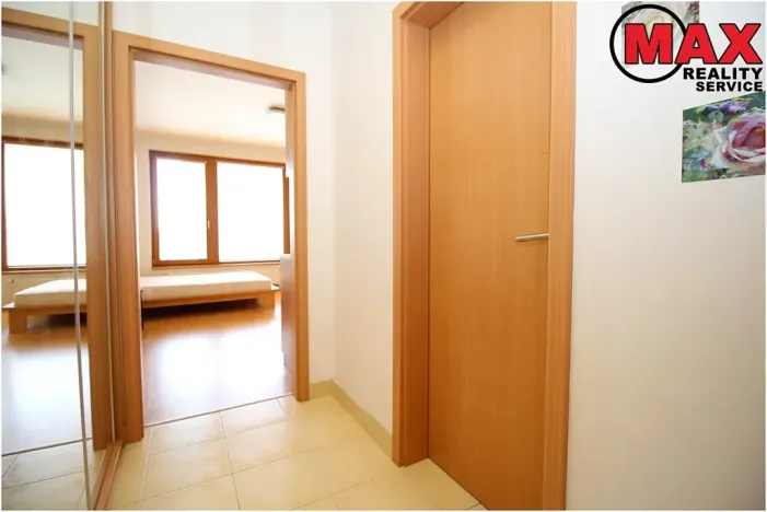 Pronájem bytu 1+kk, Praha - Hloubětín, Nepelova, 35 m2