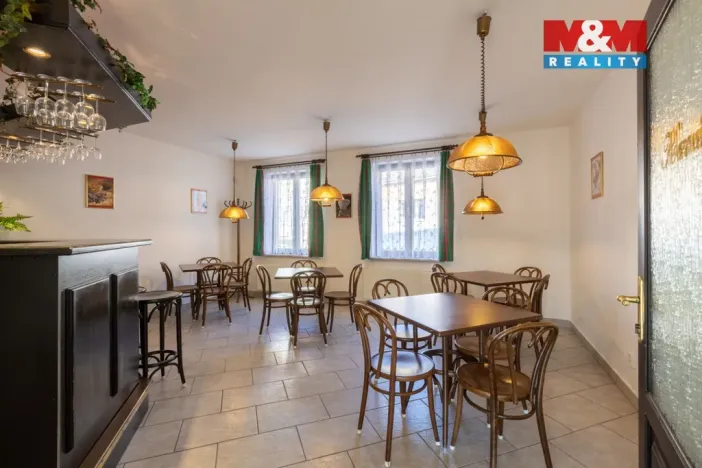 Prodej obchodního prostoru, Postoloprty, Marxovo náměstí, 440 m2