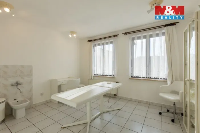 Prodej obchodního prostoru, Postoloprty, Marxovo náměstí, 440 m2