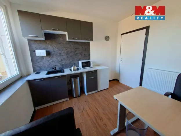 Pronájem výrobních prostor, Krupá, 101 m2