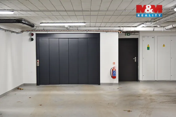 Pronájem garážového stání, Hradec Králové - Pražské Předměstí, 13 m2