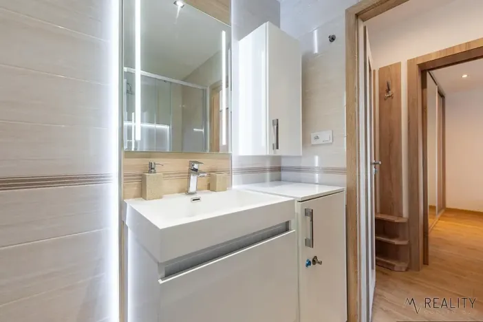 Pronájem bytu 1+1, Ostrava, Varenská, 36 m2