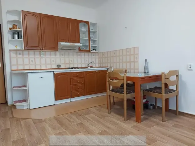 Pronájem bytu 1+kk, Praha - Vysočany, Kolbenova, 30 m2