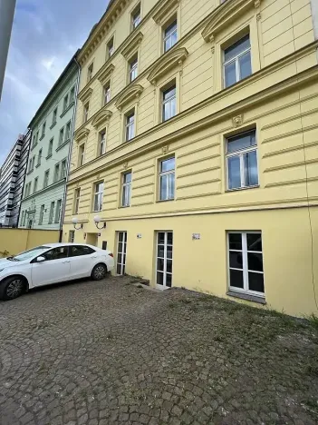 Prodej komerční nemovitosti, Praha - Smíchov, Radlická, 60 m2