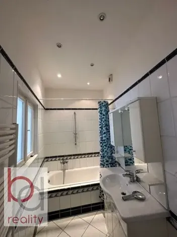 Prodej činžovního domu, České Budějovice, Na Nábřeží, 240 m2