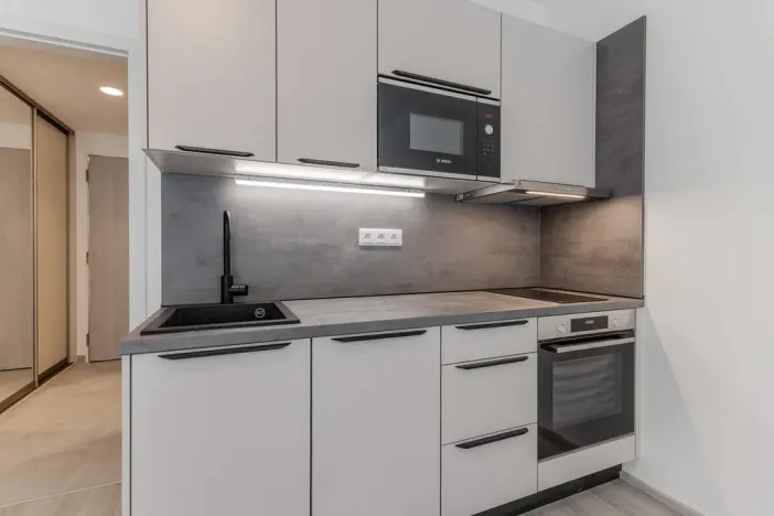 Pronájem bytu 1+kk, Praha - Hloubětín, Poděbradská, 33 m2