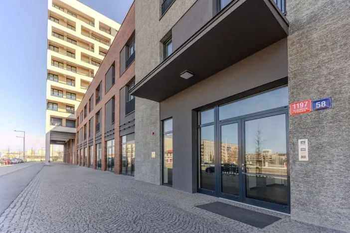 Pronájem bytu 1+kk, Praha - Hloubětín, Poděbradská, 33 m2