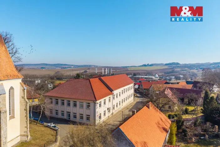 Prodej výrobních prostor, Načeradec, Zámecké náměstí, 1800 m2