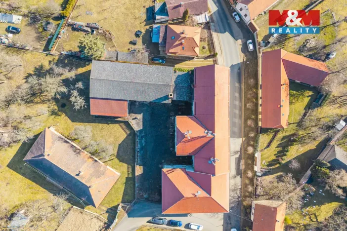 Prodej výrobních prostor, Načeradec, Zámecké náměstí, 1800 m2