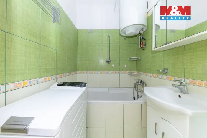 Prodej bytu 3+1, Pohořelice, nám. Svobody, 72 m2