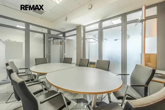 Pronájem kanceláře, Kladno, Osvoboz. pol. vězňů, 183 m2