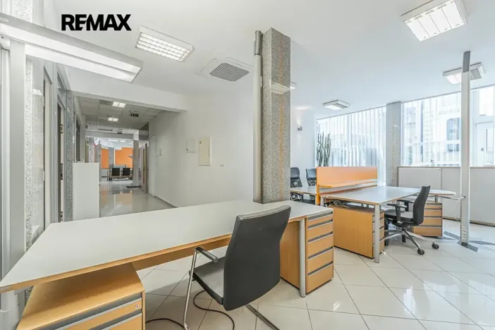 Pronájem kanceláře, Kladno, Osvoboz. pol. vězňů, 183 m2