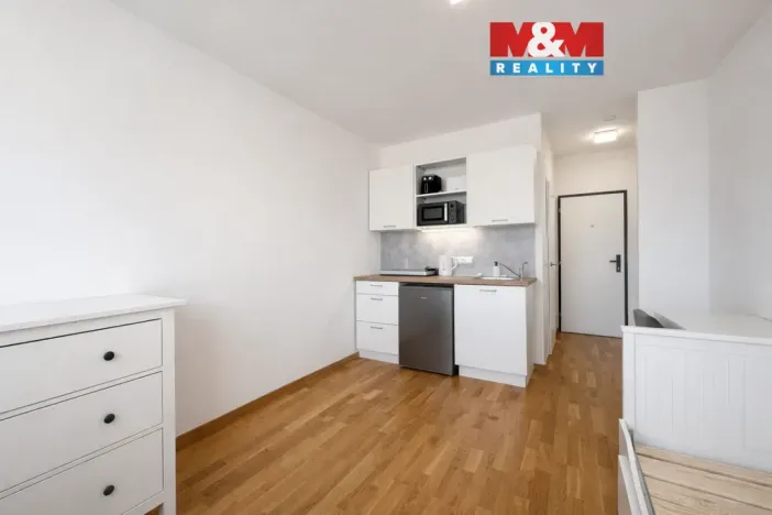 Pronájem bytu 1+kk, Praha - Vysočany, 17 m2