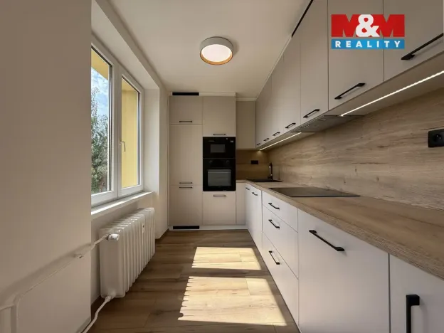 Prodej bytu 3+1, Karviná - Mizerov, tř. Těreškovové, 66 m2