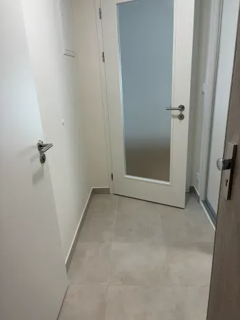 Pronájem bytu 1+kk, Praha - Hloubětín, Poděbradská, 42 m2