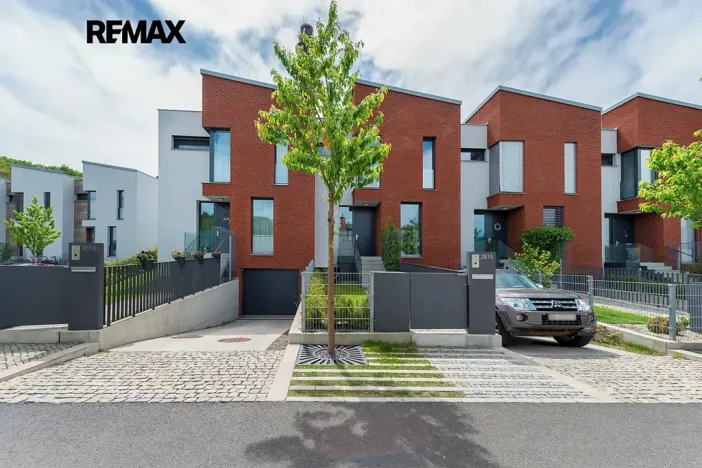 Pronájem rodinného domu, Praha - Dejvice, V Šáreckém údolí, 201 m2