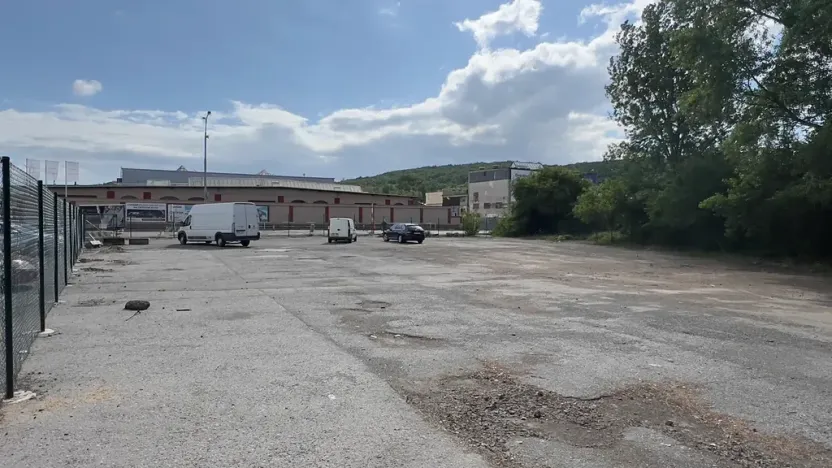 Pronájem komerčního pozemku, Praha - Modřany, Komořanská, 1500 m2