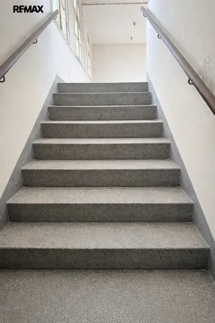 Pronájem obchodního prostoru, Praha - Horní Počernice, Komárovská, 66 m2