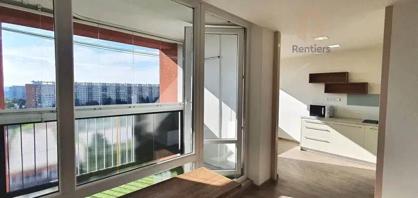 Pronájem bytu 3+1, Praha - Kobylisy, Famfulíkova, 70 m2