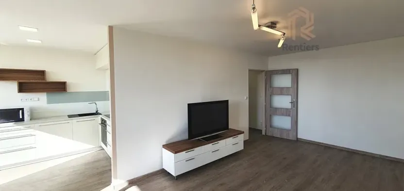 Pronájem bytu 3+1, Praha - Kobylisy, Famfulíkova, 70 m2
