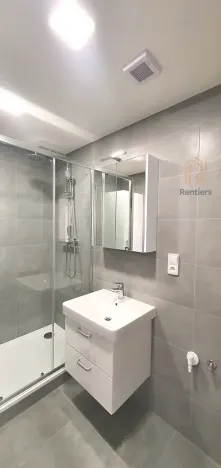 Pronájem bytu 3+1, Praha - Kobylisy, Famfulíkova, 70 m2