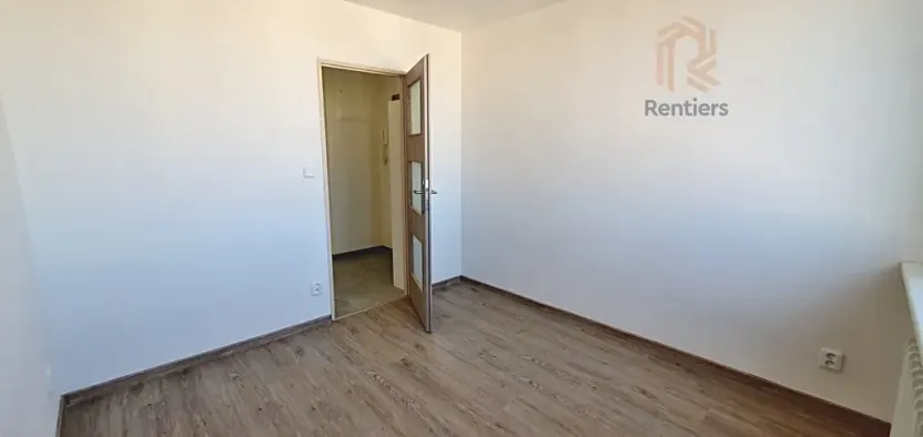 Pronájem bytu 3+1, Praha - Kobylisy, Famfulíkova, 70 m2