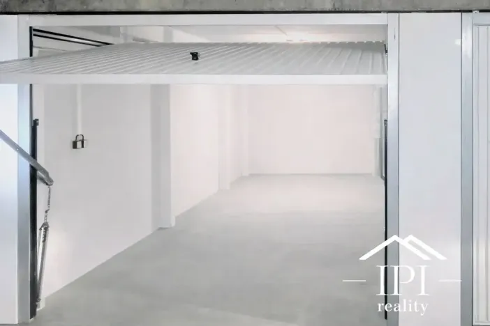 Pronájem garáže, Praha - Hlubočepy, Štěpařská, 18 m2