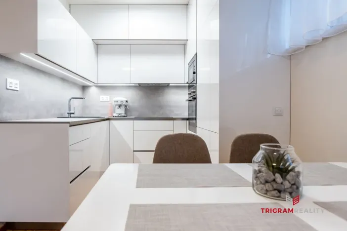 Pronájem bytu 2+kk, Hradec Králové - Nový Hradec Králové, Antonína Petrofa, 50 m2