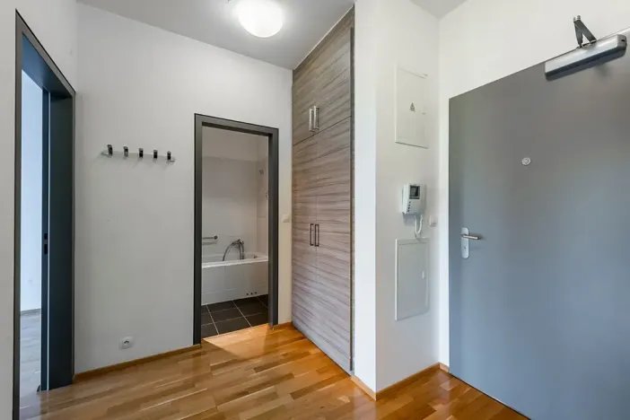 Pronájem bytu 2+kk, Praha - Vinohrady, Korunní, 57 m2