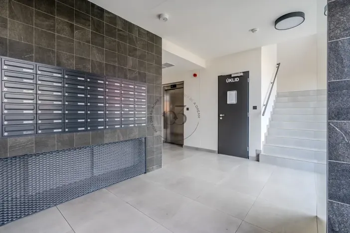 Pronájem bytu 2+kk, Praha - Prosek, Čakovická, 43 m2