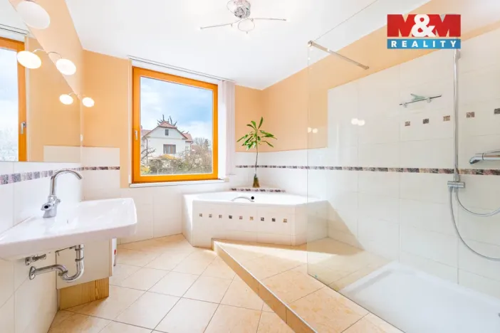 Prodej rodinného domu, Praha - Dejvice, V Šáreckém údolí, 230 m2