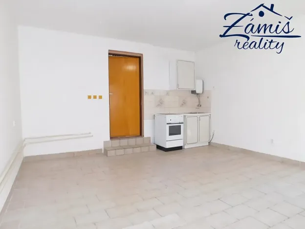 Pronájem bytu 1+kk, Kladno, gen. Klapálka, 33 m2