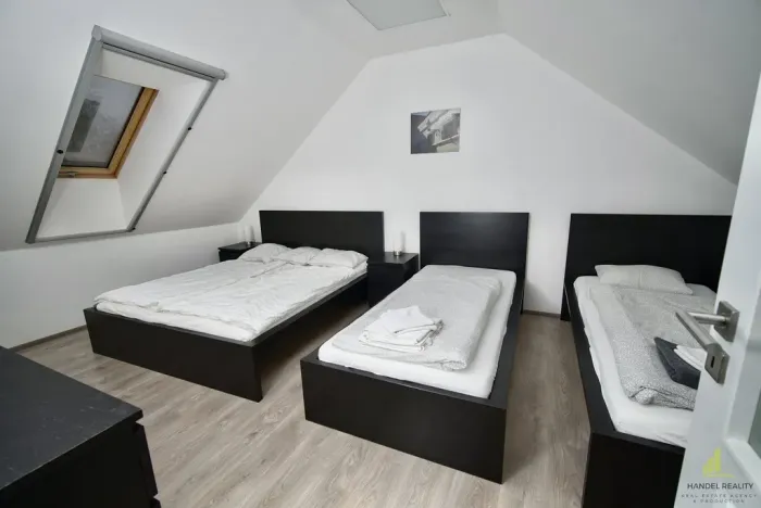 Prodej ubytování, Hlohovec, K zámečku, 144 m2