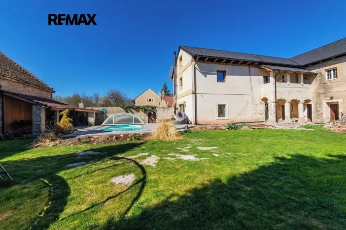 Prodej rodinného domu, Černuc, 330 m2