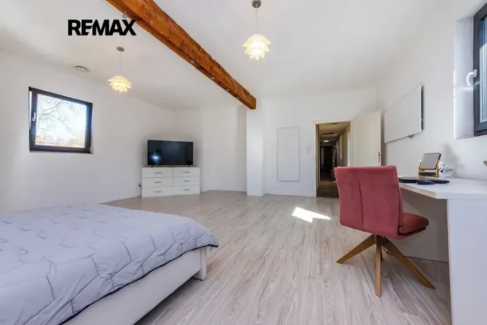 Prodej rodinného domu, Černuc, 330 m2