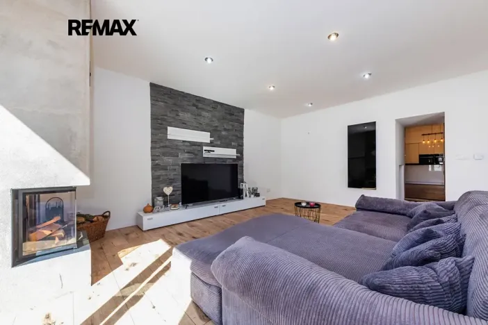 Prodej rodinného domu, Černuc, 330 m2