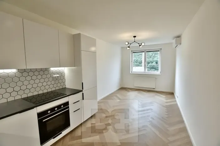 Pronájem bytu 2+kk, Praha - Karlín, Křižíkova, 50 m2