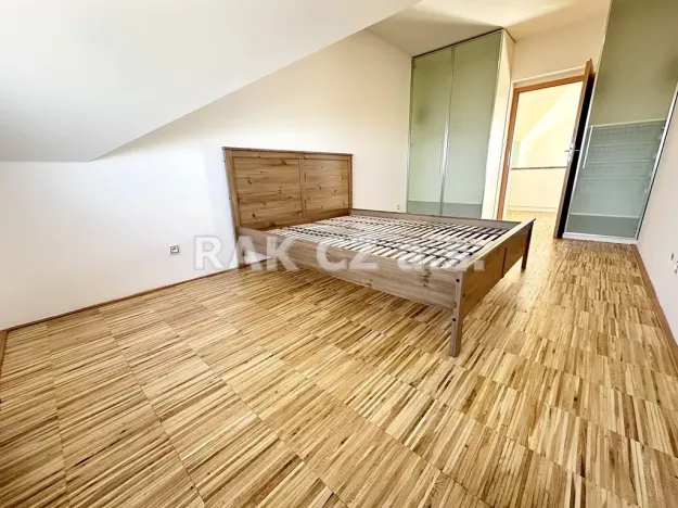 Prodej bytu 3+kk, Šestajovice, Revoluční, 74 m2