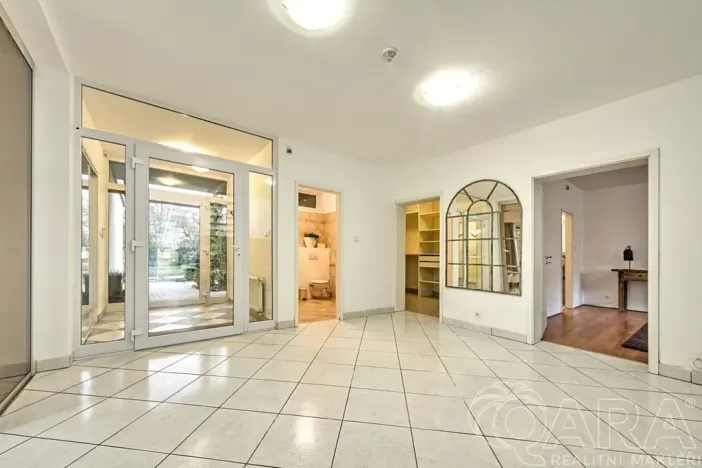 Pronájem rodinného domu, Dolní Břežany, V Úvozu, 380 m2