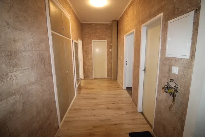 Prodej bytu 3+1, Karlovy Vary, nábřeží Jana Palacha, 77 m2