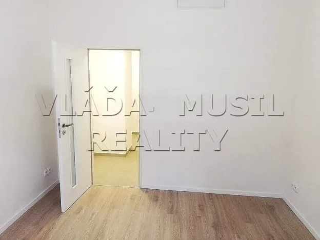 Pronájem bytu 2+kk, Praha - Libeň, Novákových, 35 m2