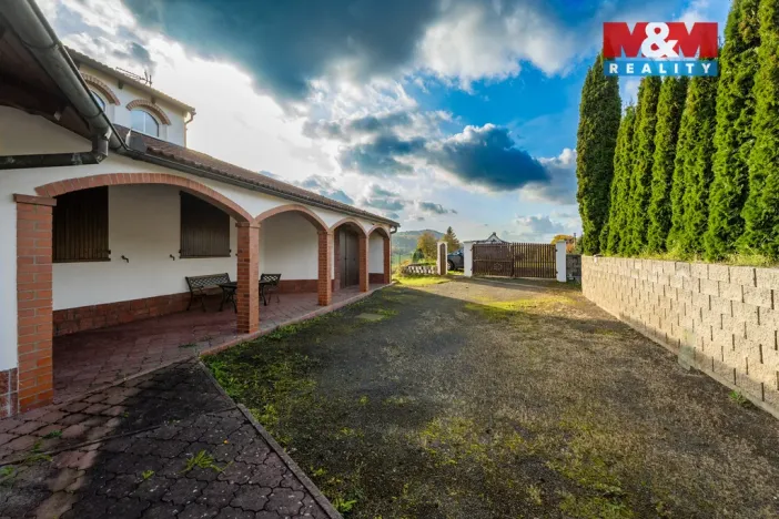 Prodej rodinného domu, Frýdštejn - Sestroňovice, 387 m2