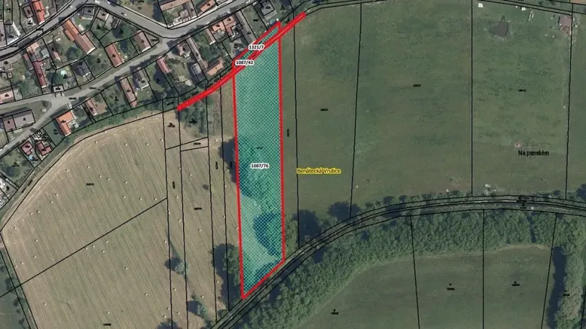 Prodej pole, Milovice, 8697 m2