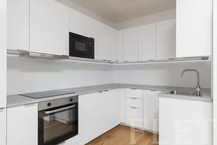 Pronájem bytu 1+kk, Praha - Radlice, U Komína, 38 m2