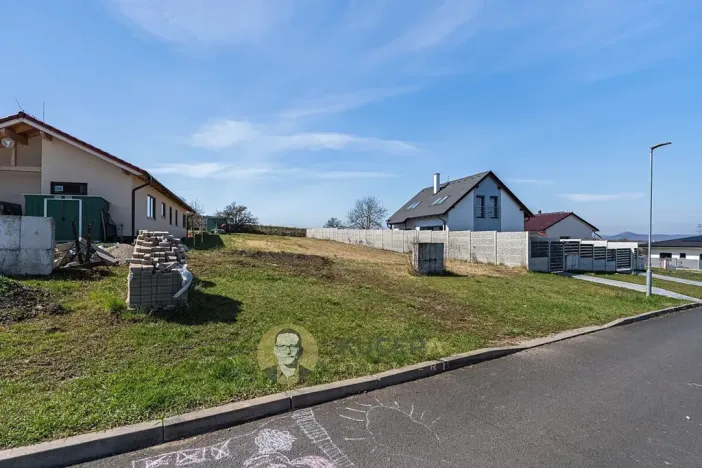 Prodej pozemku pro bydlení, Hrobce, Pod Skalou, 715 m2